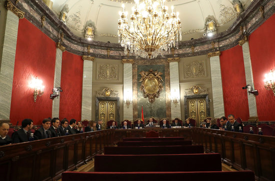 Image of the courtroom in the Supreme Court with the lawyers, prosecutors of judges of the Catalan trial on December 18, 2018 (by EFE)